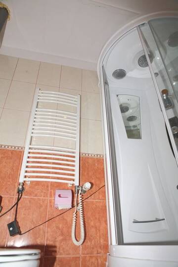 Фото номера Трехместный номер с внешней ванной комнатой Хостелы Algida House г. Друскининкай 5