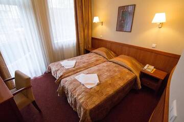 Фото номера Двухместный номер с 1 кроватью и балконом Отель Pusynas Hotel &amp; SPA Druskininkai г. Друскининкай 7