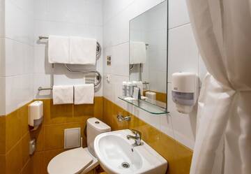 Фото номера Двухместный номер с 1 кроватью и балконом Отель Pusynas Hotel &amp; SPA Druskininkai г. Друскининкай 4